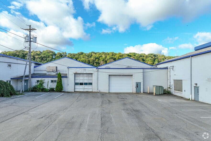 More Photos Of 1729 Pennsylvania Ave, Monaca Manufacturing For Lease