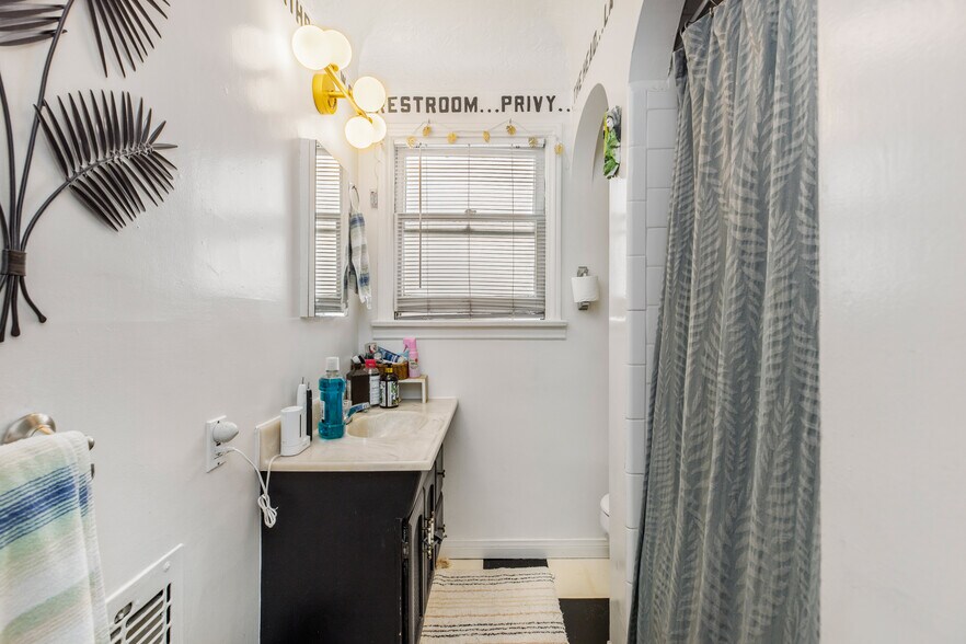 More Photos Of 1117 Mira Mar Ave, Long Beach Apartments For Sale