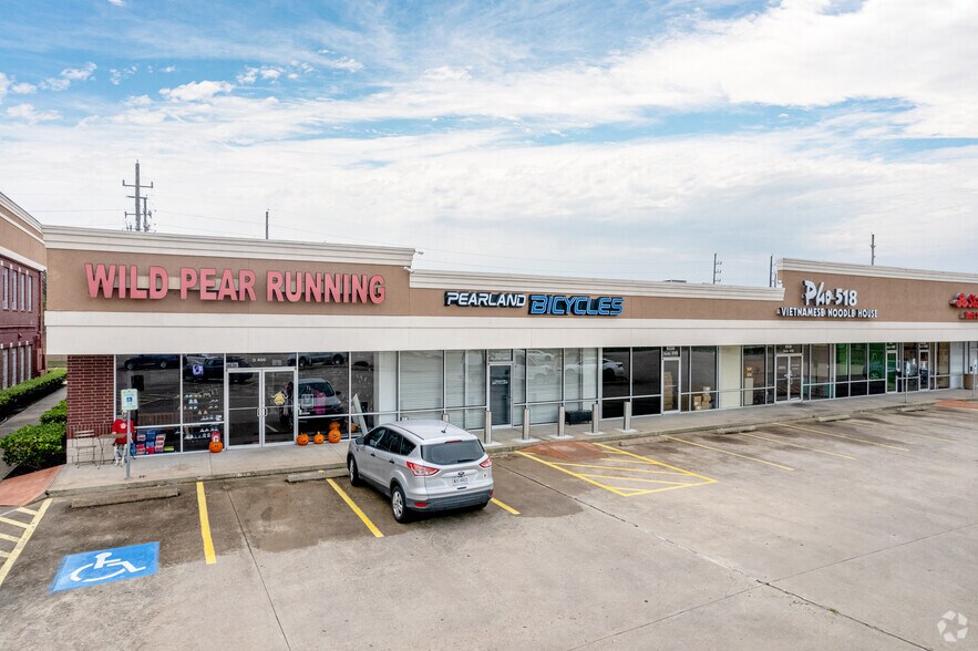 More Photos Of 9330 W Broadway St, Pearland Unknown For Lease