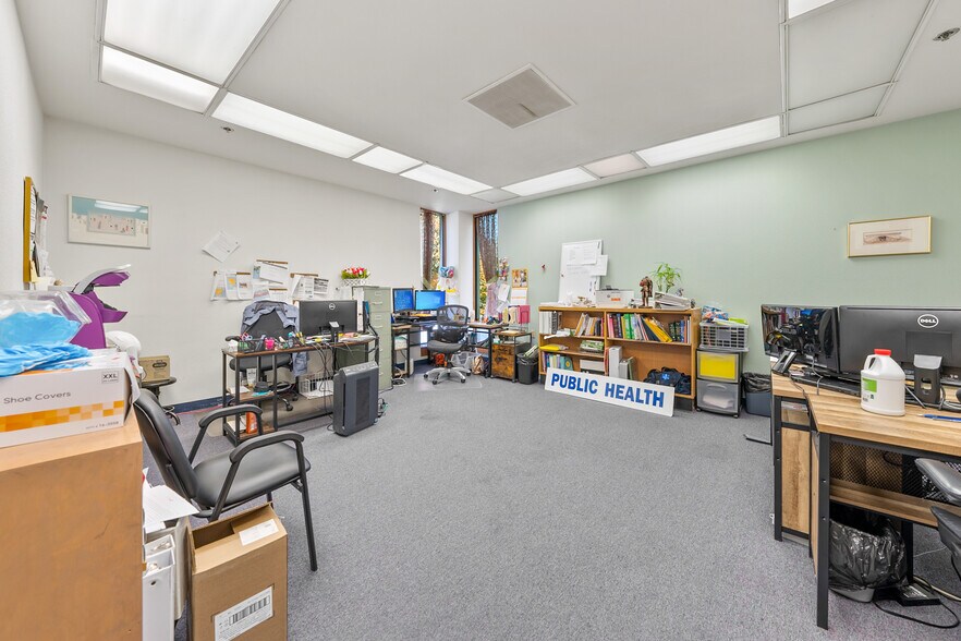 More Photos Of 715 NW Dimmick St, Grants Pass Office For Sale