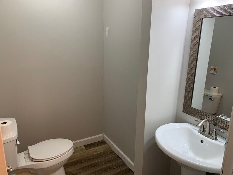 More Photos Of 2110 Maywill St, Richmond Light Distribution For Lease