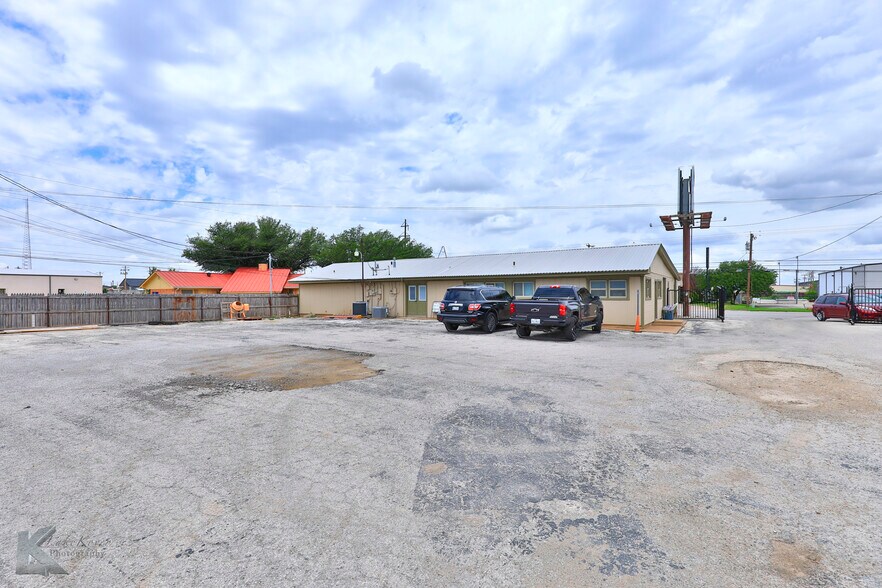 More Photos Of 2257 Industrial Blvd, Abilene Office For Sale