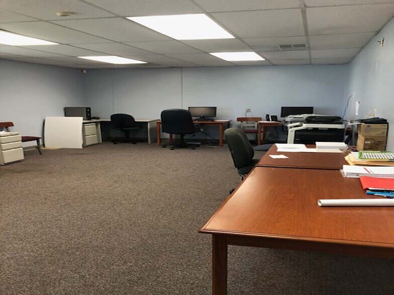 More Photos Of 850 N Franklin Blvd, Pleasantville Medical For Lease