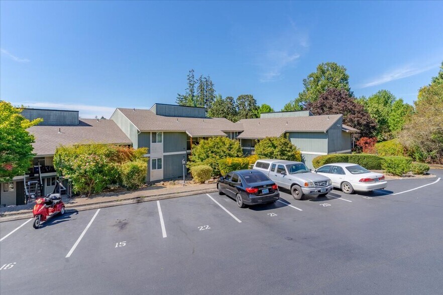More Photos Of 2048 NE Highway 99W, McMinnville Apartments For Sale