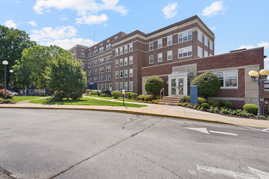 More Photos Of 3300 Henry Ave, Philadelphia Unknown For Lease