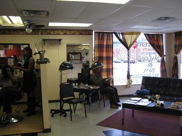 More Photos Of 1104 W Glen Flora Ave, Waukegan Storefront Retail Office For Lease