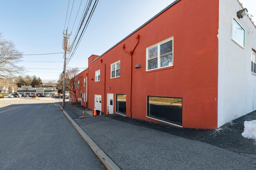 More Photos Of 342 Lexington Ave, Mount Kisco Light Distribution For Lease