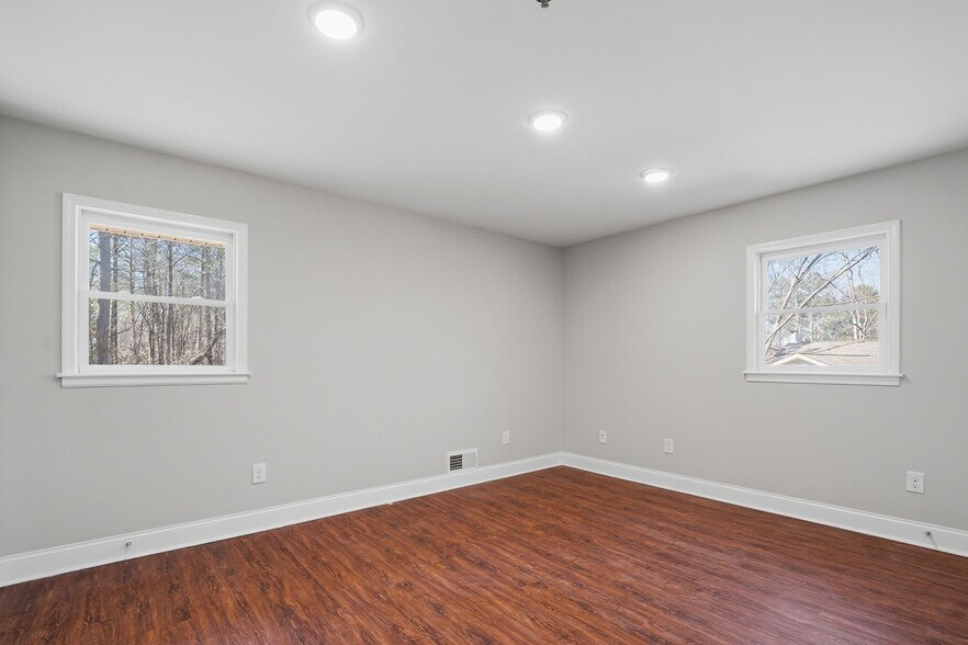 More Photos Of 2239 Scenic Dr, Snellville Office For Sale