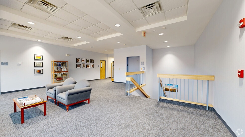 More Photos Of 10B Airline Dr, Albany Office For Sale