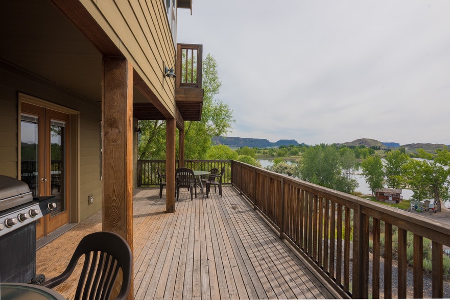 More Photos Of 57662 N Hwy 155 N, Electric City Hotel For Sale