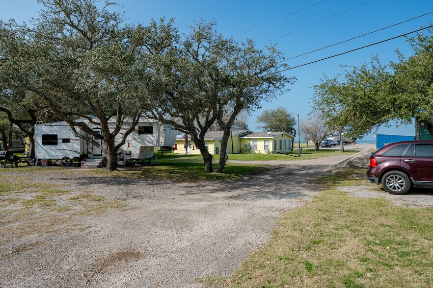 More Photos Of 3966 FM 1781, Rockport Specialty For Sale