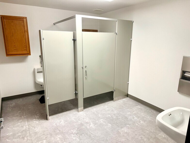 More Photos Of 808-810 Progress Dr, Farmington Office For Sale