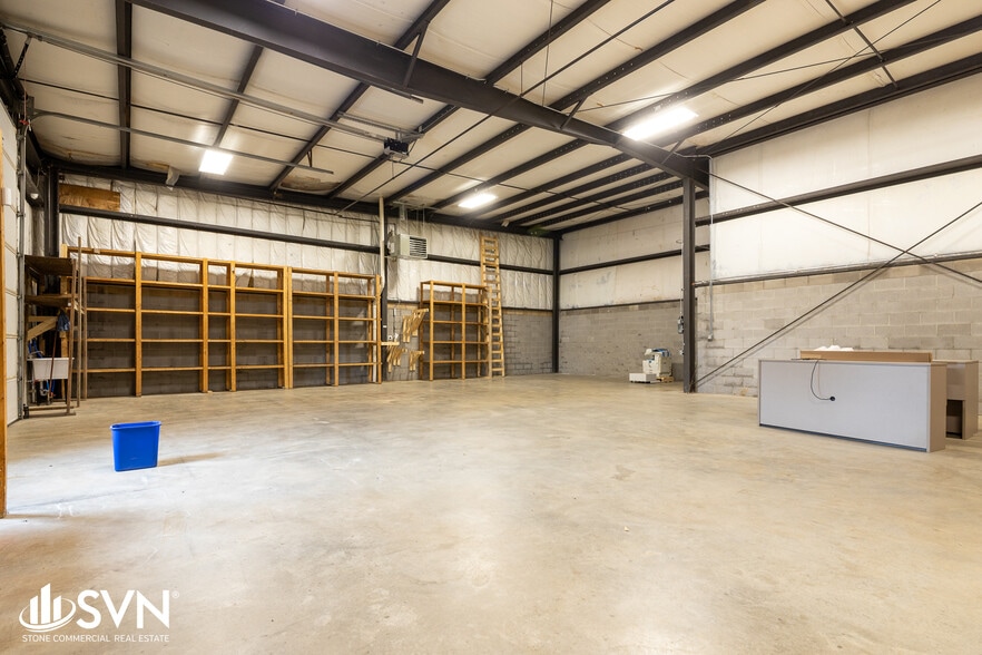 More Photos Of 780 Enterprise Dr, Lexington Warehouse For Lease