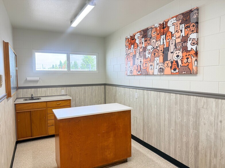More Photos Of 1912 N 4th Ave, Pasco Office For Sale