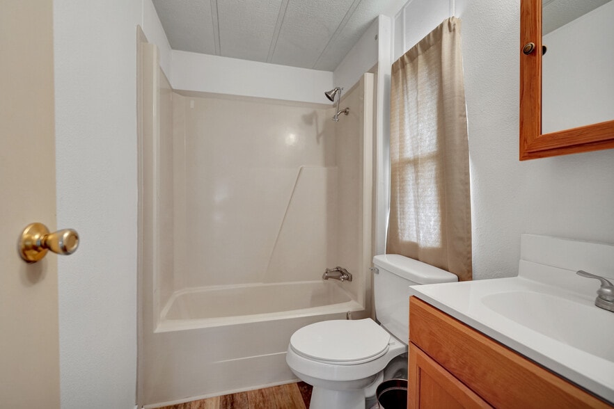 More Photos Of 9013 W County Road 160, Midland Showroom For Sale
