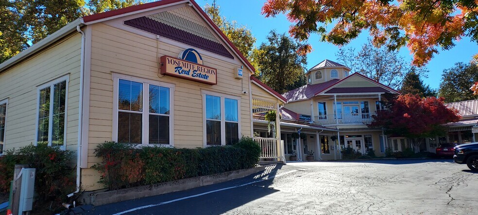 More Photos Of 18687 Main St, Groveland Storefront For Lease