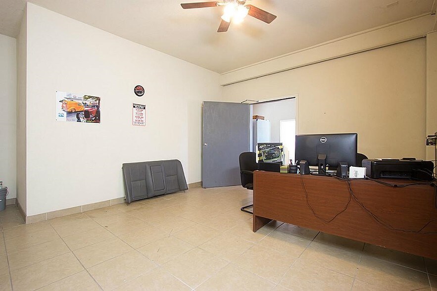 More Photos Of 4406 Theiss Rd, Humble Flex For Lease