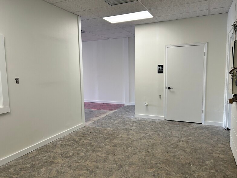 More Photos Of 928 S Park St, Carrollton Storefront Retail Office For Lease