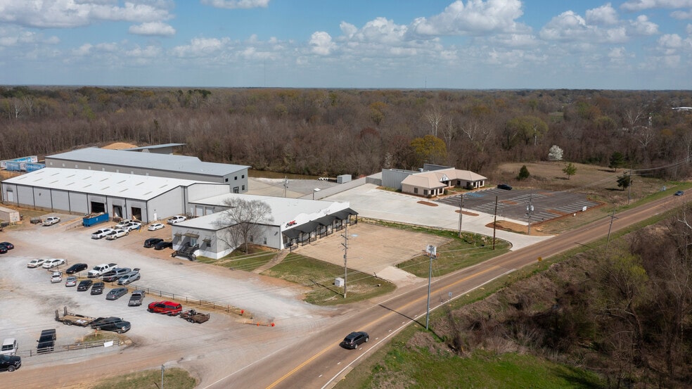 More Photos Of 148 Weisenberger Rd, Madison Flex For Lease