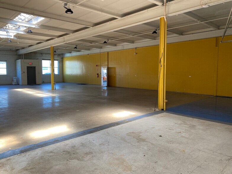 More Photos Of 15 N 9th Ave, Maywood Warehouse For Lease