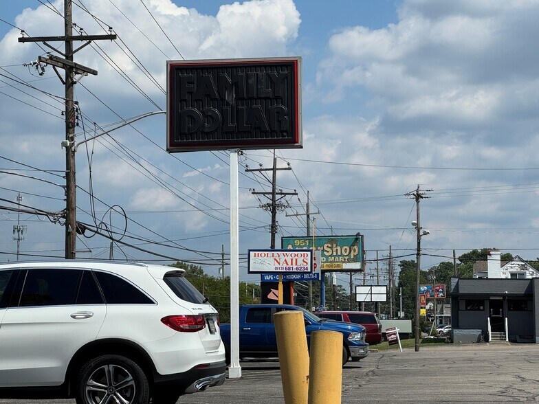 More Photos Of 951 W North Bend Rd, Cincinnati Freestanding For Lease