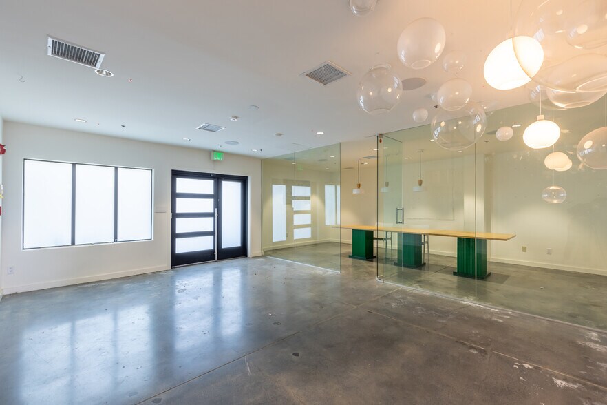 More Photos Of 3058 N Lima St, Burbank Warehouse For Sale