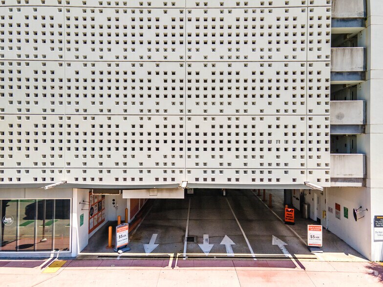 More Photos Of 420 Lincoln Rd, Miami Beach Loft Creative Space For Lease