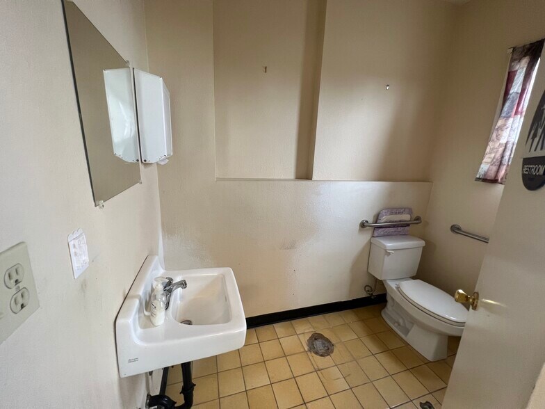 More Photos Of 21632 Wesley Dr, Laguna Beach Religious Facility For Lease