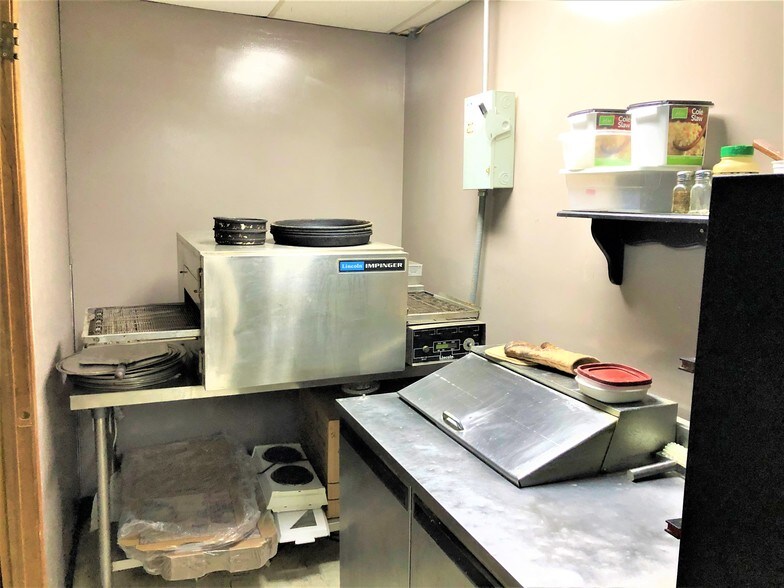 More Photos Of 10490 Beals Chapel Rd, Lenoir City Convenience Store For Sale