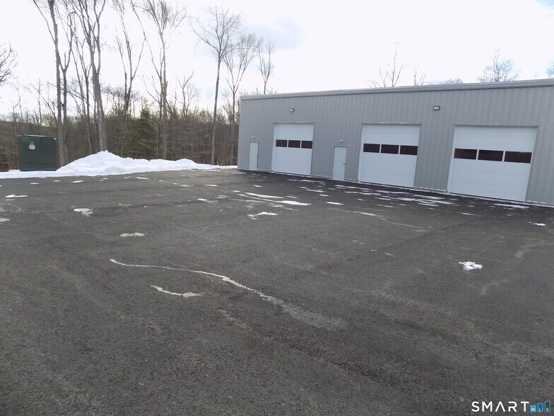 Primary Photo Of 28 Lassy Ct, Terryville Warehouse For Lease