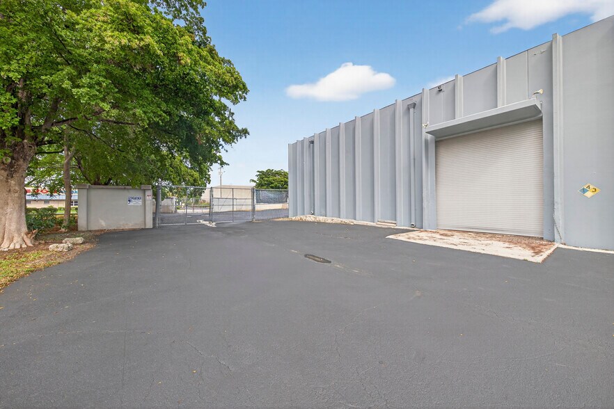 More Photos Of 3111 W Mcnab Rd, Pompano Beach Manufacturing For Lease