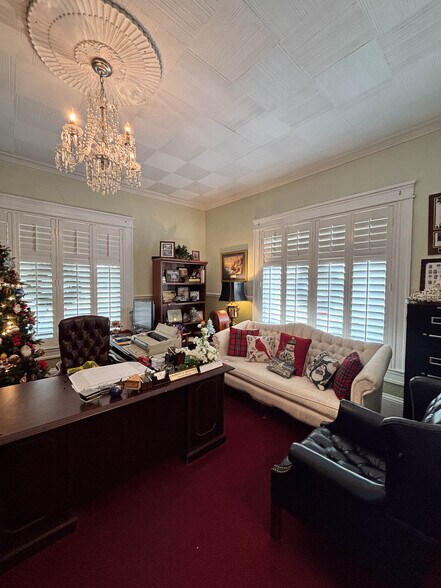 More Photos Of 945 E Broadway St, Fort Meade Specialty For Sale