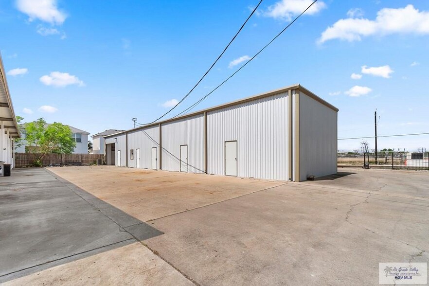More Photos Of 3202 E Grimes St, Harlingen Light Distribution For Sale
