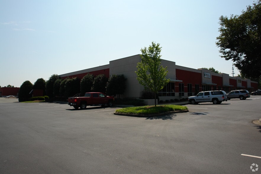 More Photos Of 9517 Monroe Rd, Charlotte Light Distribution For Lease