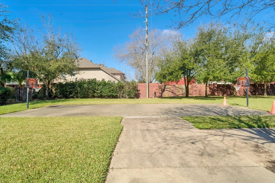 More Photos Of 20417 S University Blvd, Missouri City Schools For Lease