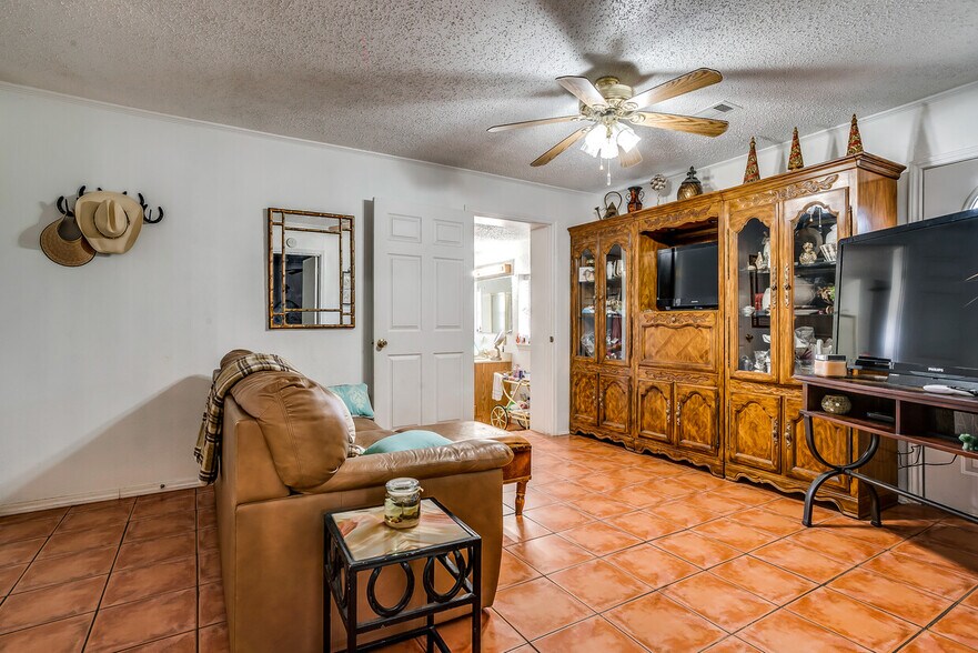 More Photos Of 14330 S Highway 281, Santo Trailer Camper Park For Sale