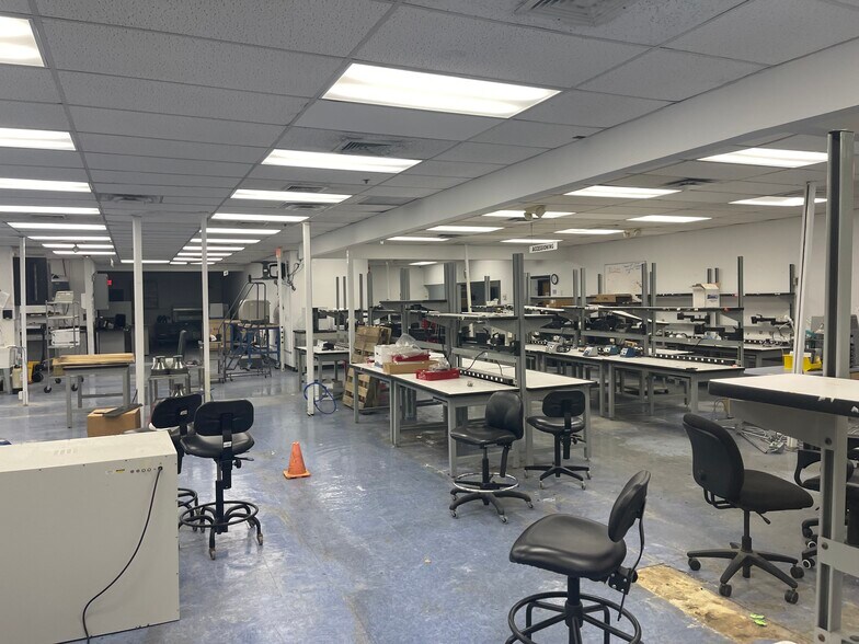 More Photos Of 60 Executive Blvd, Farmingdale Manufacturing For Sale