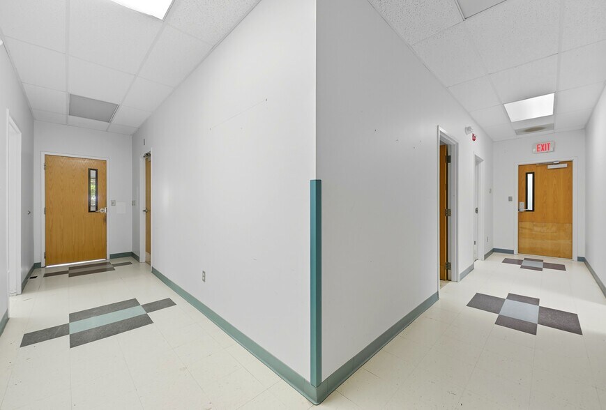 More Photos Of 508-514 Canterbury Rd, Kings Mountain Flex For Sale