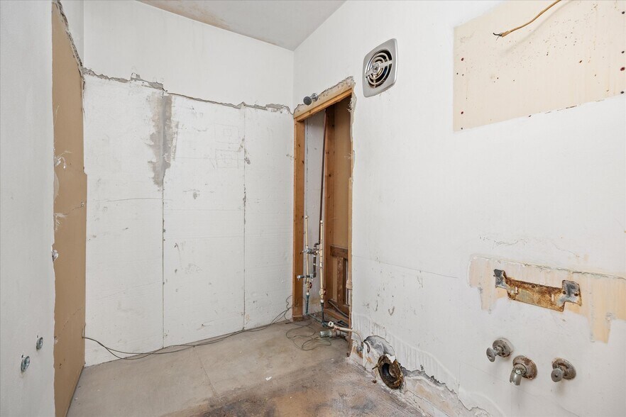 More Photos Of 170 Round House St, Braidwood Apartments For Sale