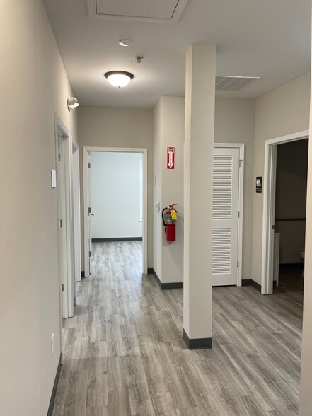 More Photos Of 247 River Park North Dr, Woodstock Medical For Sale
