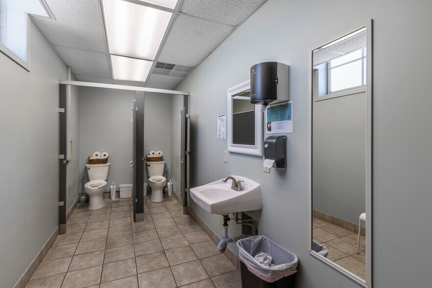 More Photos Of 5095 Crookshank Rd, Cincinnati Light Manufacturing For Sale