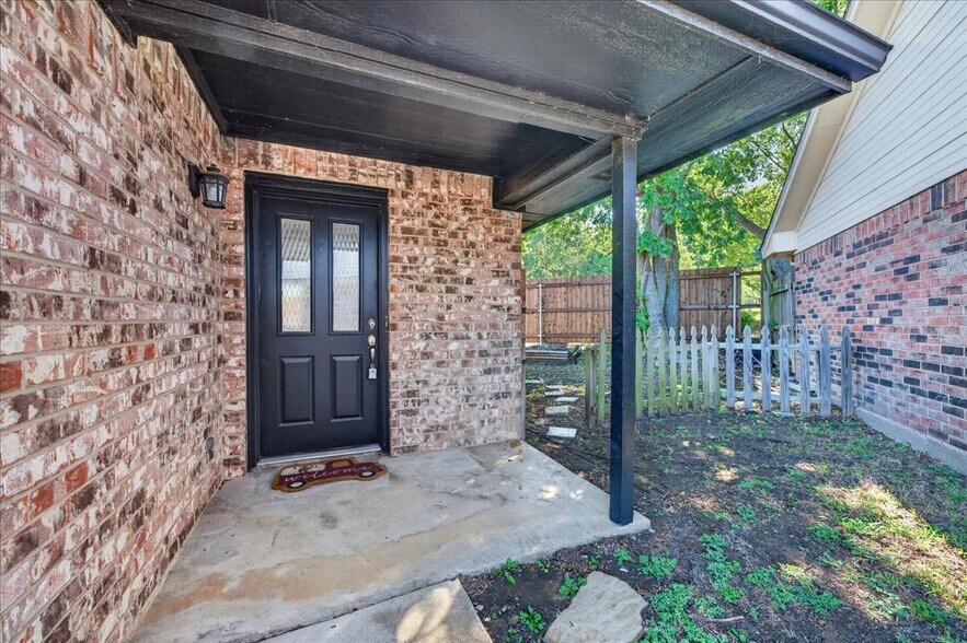 More Photos Of 210-212 Saint Marys Pl, Rockwall Apartments For Sale
