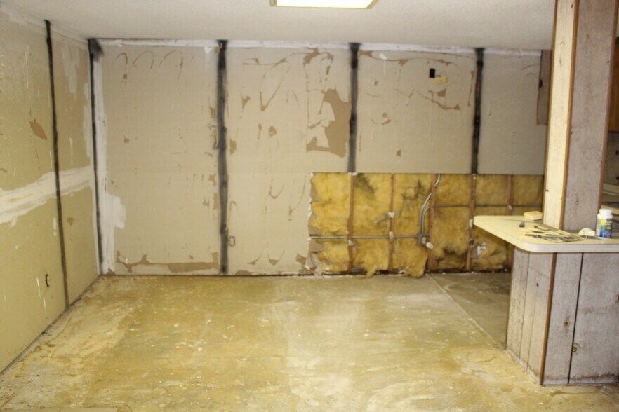 More Photos Of 1421 34th St, Woodward Service For Sale