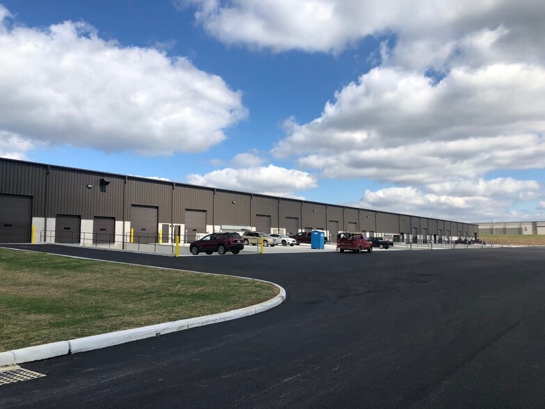Primary Photo Of 2071 Phoenix Ave, Massillon Distribution For Lease