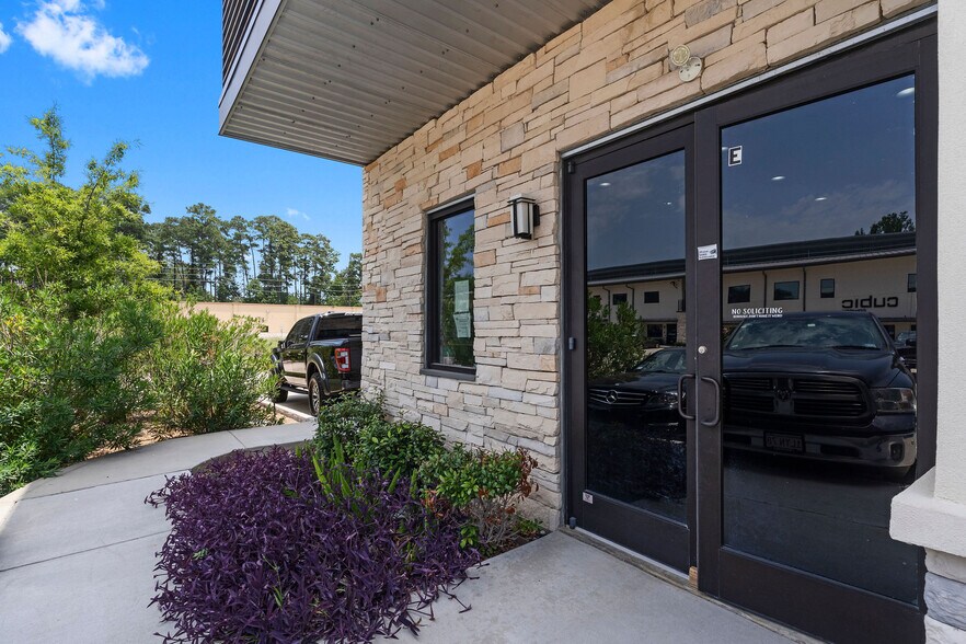 More Photos Of 1330 Rayford Park Rd, Spring Loft Creative Space For Lease