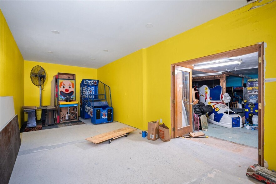 More Photos Of 120-124 E Crawford St, Deer Park Freestanding For Sale