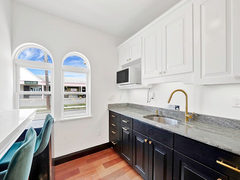 More Photos Of 2041 Park St, Atlantic Beach Loft Creative Space For Lease