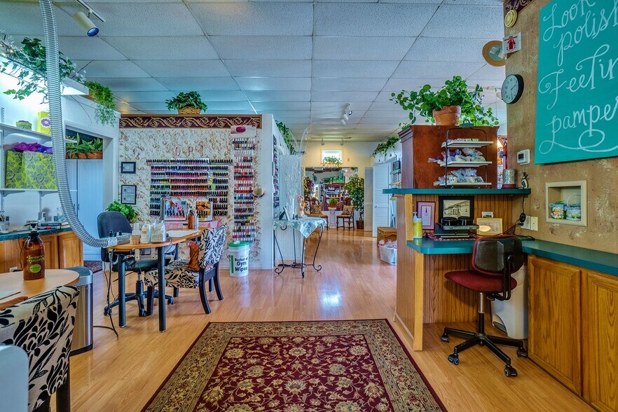 More Photos Of 6 Bush Park Ln, Penn Yan Office For Sale