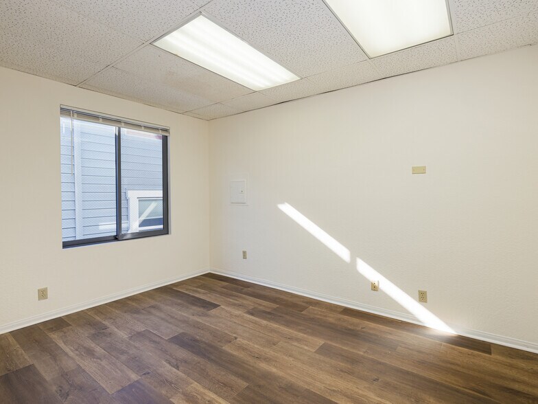 More Photos Of 302 W Grand Ave, El Segundo Office For Lease