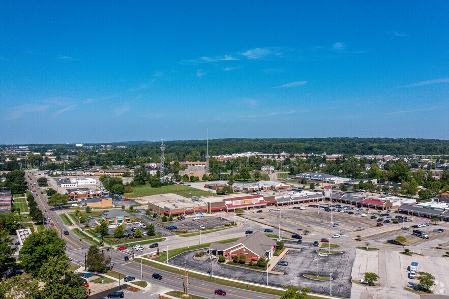 More Photos Of 33120-33631 Aurora Rd, Solon Storefront For Lease